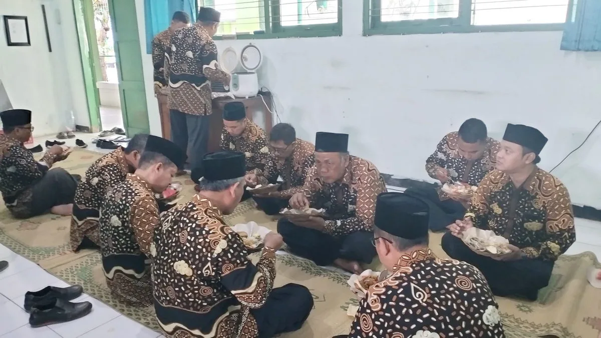MTsN 9 Sleman Gelar Dhahar Kembul Guru dan Pegawai dalam Rangka Puncak HAB Ke-79 Kemenag RI