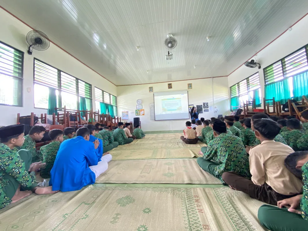 Tunjang Kesehatan Siswi Madrasah, Guru MTs Negeri 3 Sleman Diseminasikan Manajemen Kebersihan Menstruasi (MKM)