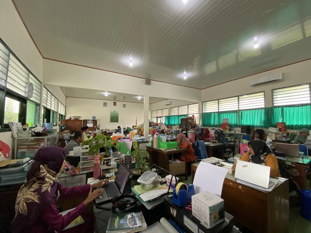 Siapkan Berbagai Agenda, MTs N 3 Sleman Adakan Briefing Pagi Guru-Pegawai