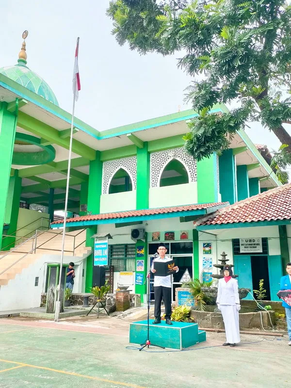Awali Kegiatan Senin Bersinar, MAN 2 Sleman Laksanakan Upacara Bendera