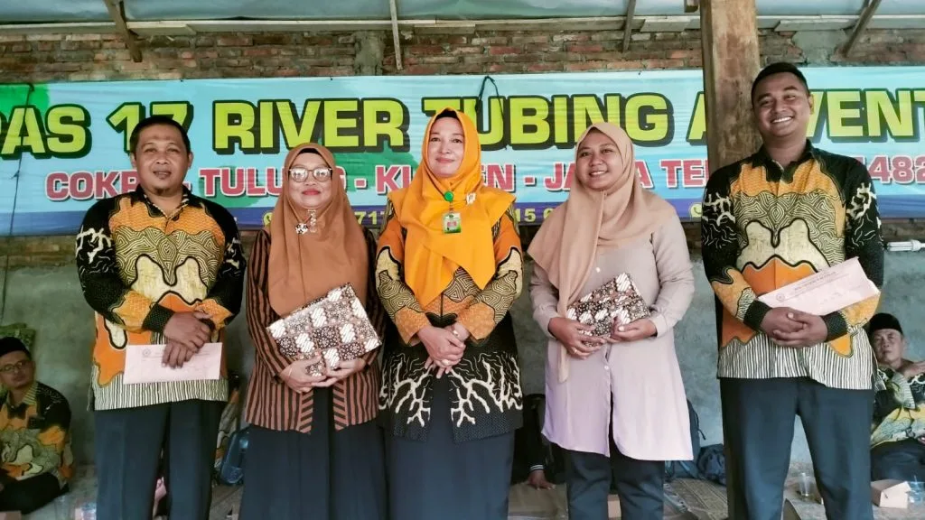 MTs Negeri 9 Sleman Gelar Acara Pisah Sambut Kepala Tata Usaha dan Pelepasan Pegawai di Kipas River Tubing