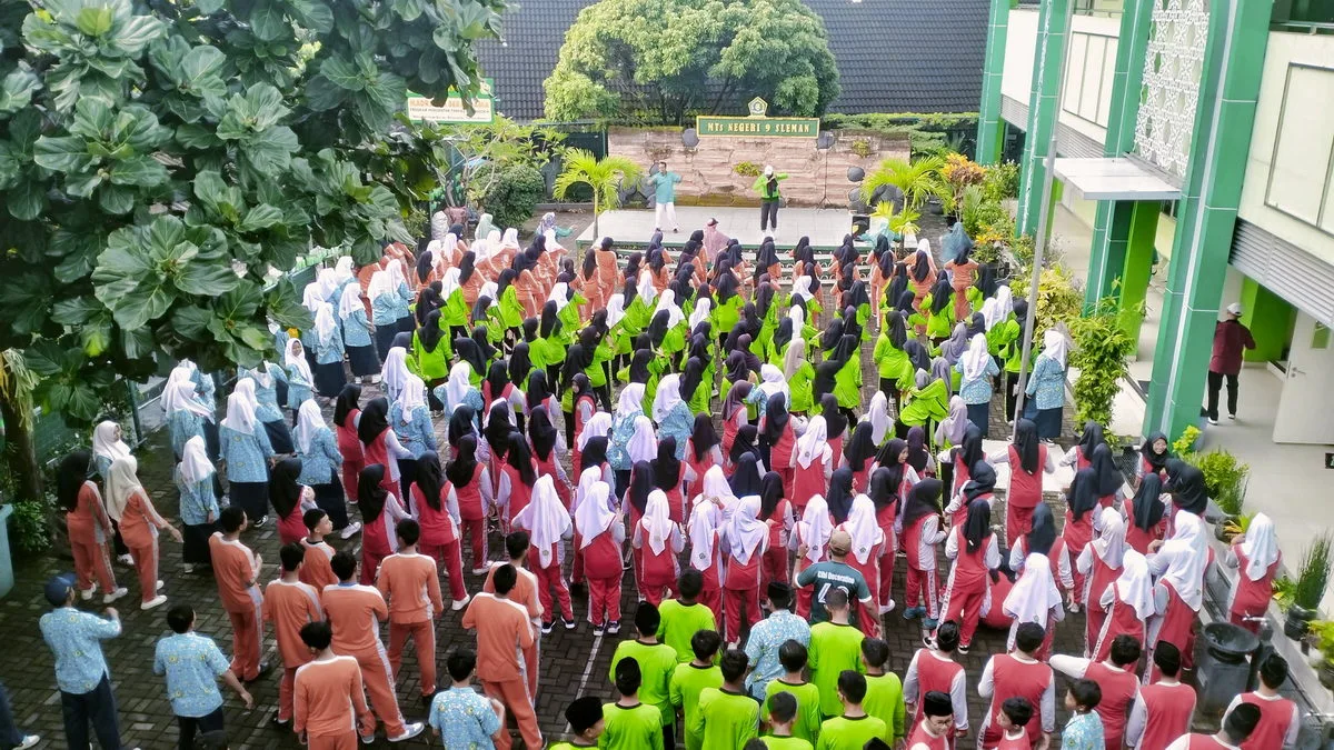 MTs Negeri 9 Sleman Gelar Jumat Sehat dengan Senam Bersama