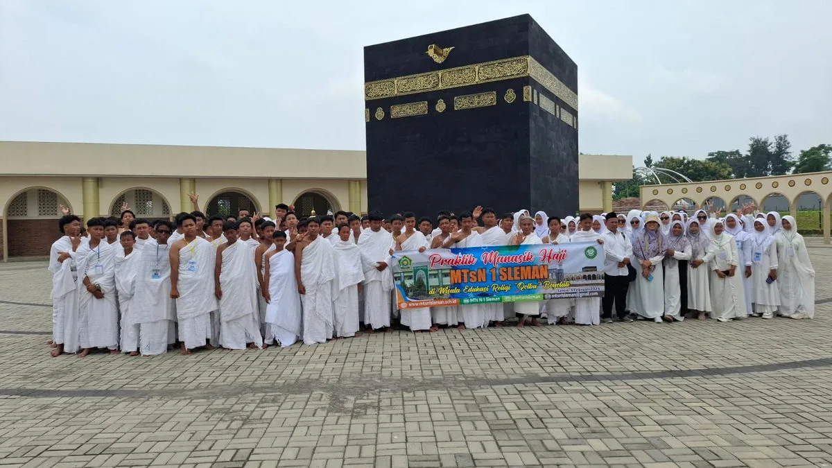 Serasa di Tanah Suci! Siswa MTsN 1 Sleman Antusias Ikuti Manasik Haji