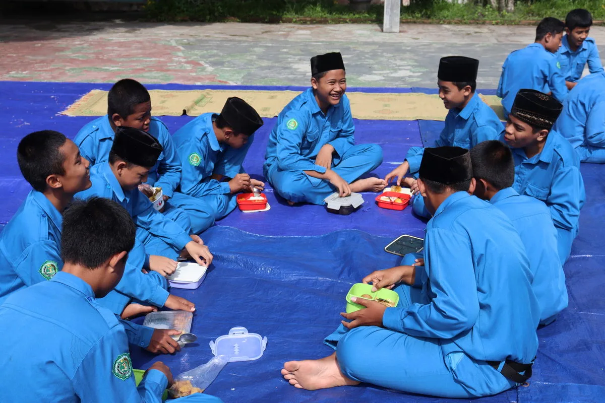 Komitmen Madrasah Sehat, MTsN 7 Sleman Selenggarakan Sarapan Bergizi Bersama