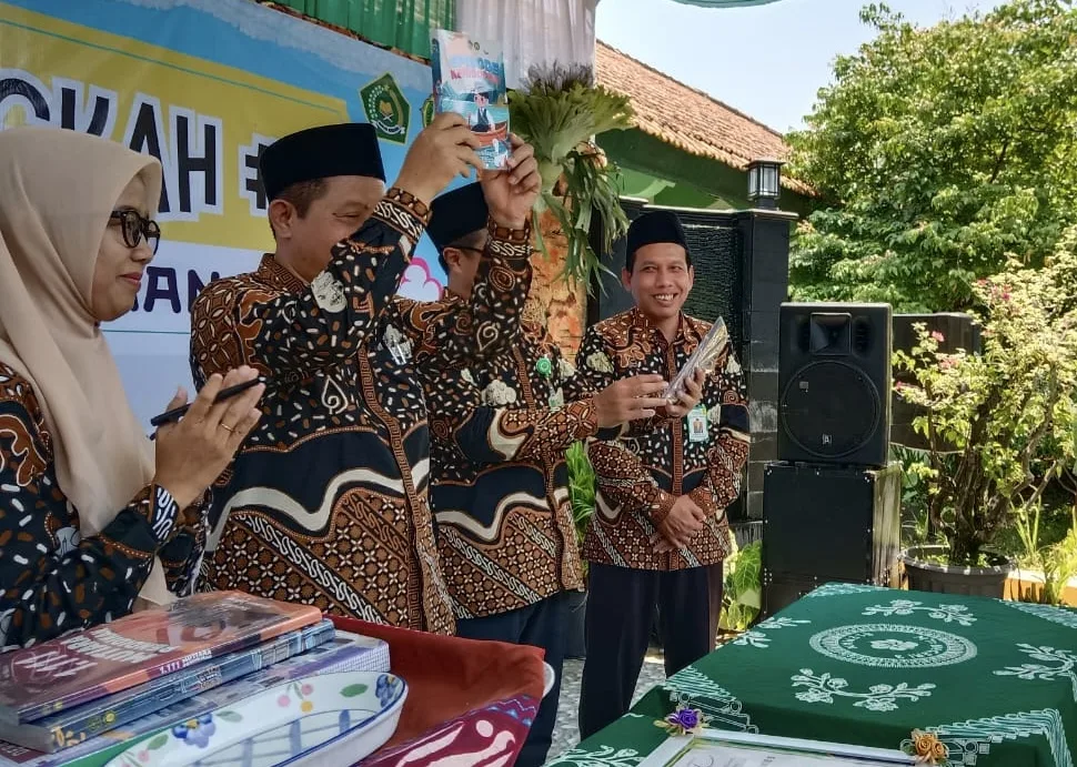 MTs Negeri 3 Sleman Luncurkan Lima Buku Karya Guru dan Siswa pada Derap Langkah Matsanega #4