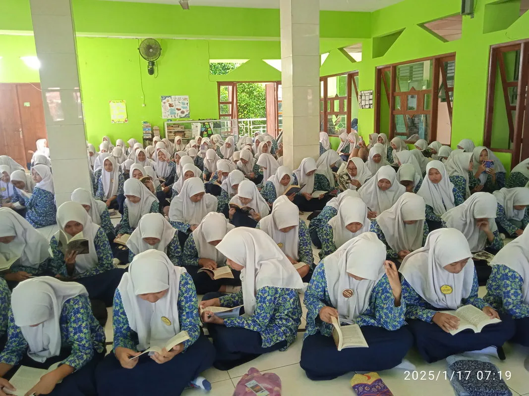 MTsN 6 Sleman, Jumat Literasi Bertaempat di Masjid Darul Adzkiya