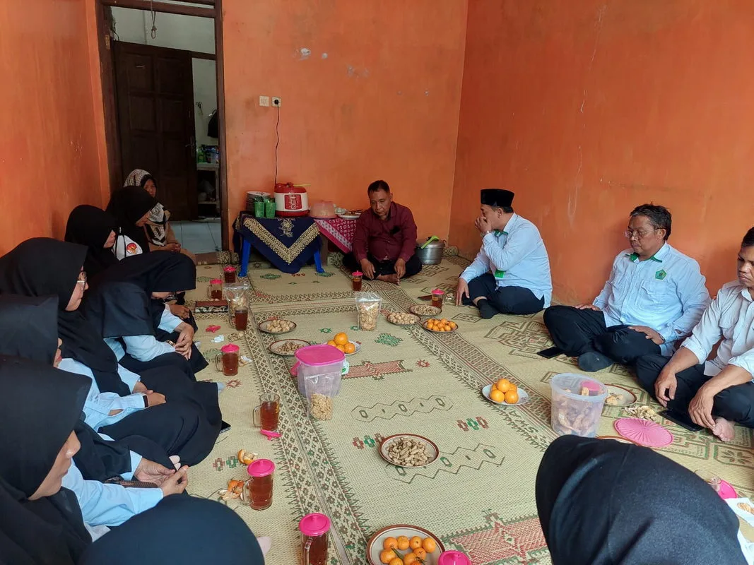 MTsN 6 Sleman Ngaruhke Takziah Ke Rumah Supardi
