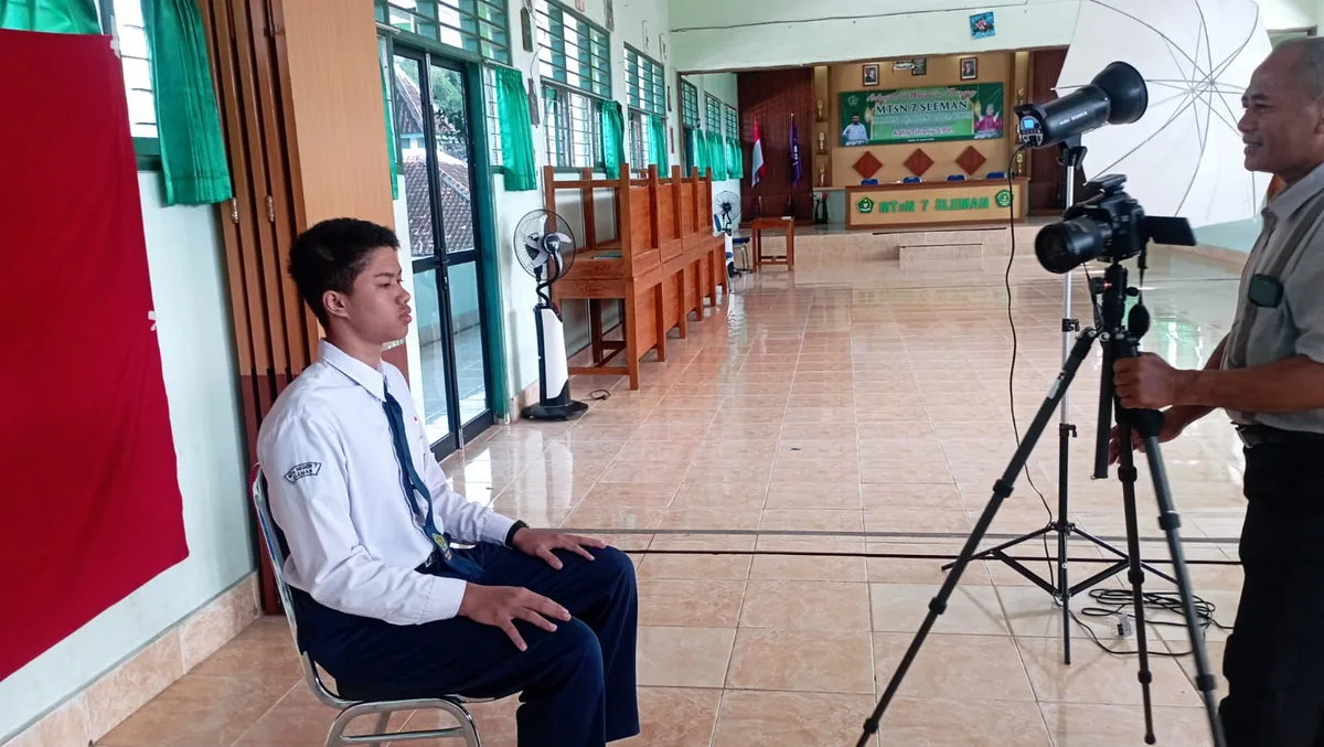 MTsN 7 Sleman Adakan Pengambilan Foto Ijazah untuk Kelas IX