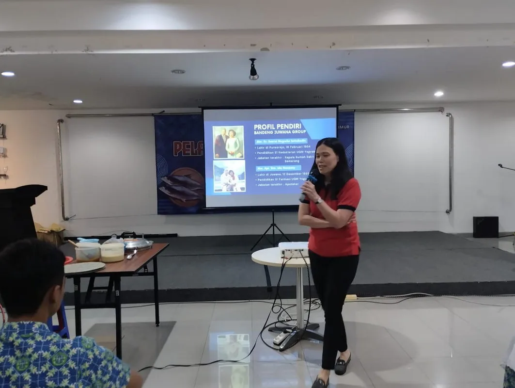 P5RA Kelas 9 MTsN 6 Sleman Gali Ilmu Kewirausahaan di Bandeng Juwana Elrina Semarang