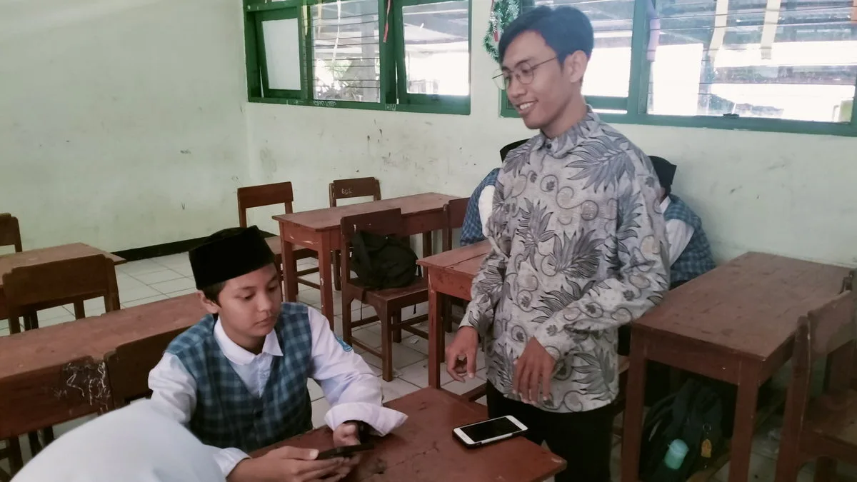 Siswa MTs Negeri 9 Sleman Berlatih Menulis Berita Bersama Kak Imam