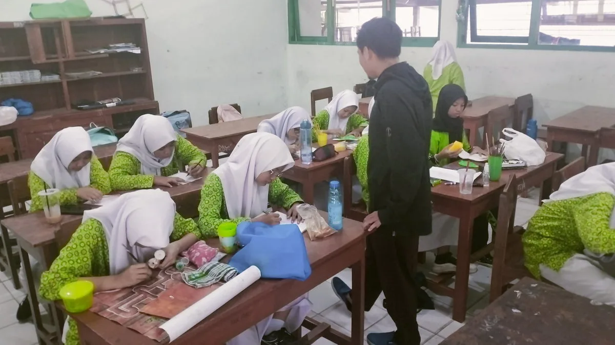 Siswa MTs Negeri 9 Sleman Pertajam Bakat dengan Kaligrafi Kontemporer