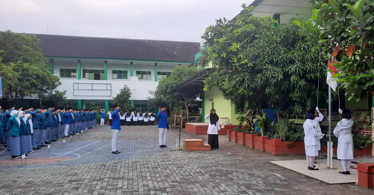 Upacara Bendera di MAN 1 Sleman: Pembina Upacara Sampaikan Amanat tentang 7 Kebiasaan Anak Indonesia Hebat