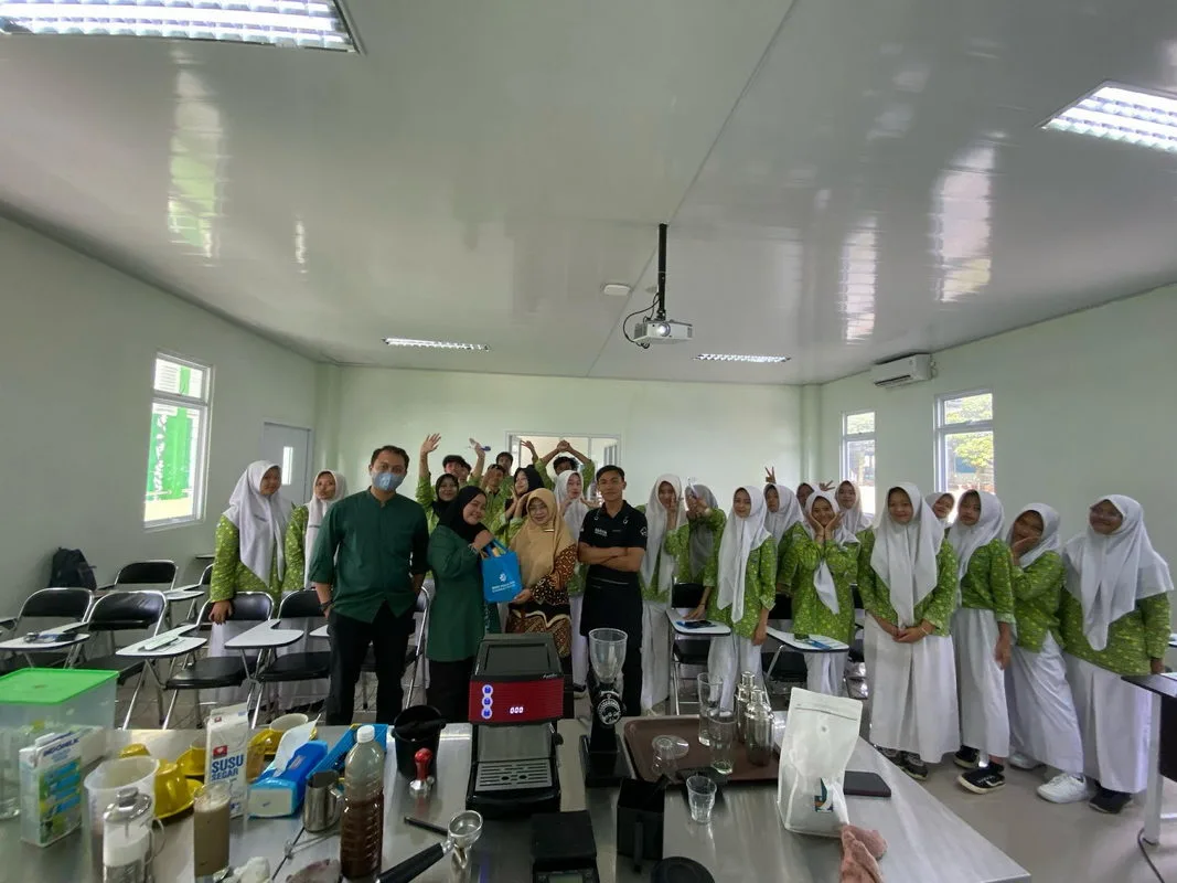 MAN 5 Sleman Adakan Pelatihan Bartender Menu Coffee untuk Siswa Keterampilan Tata Boga Kelas XII