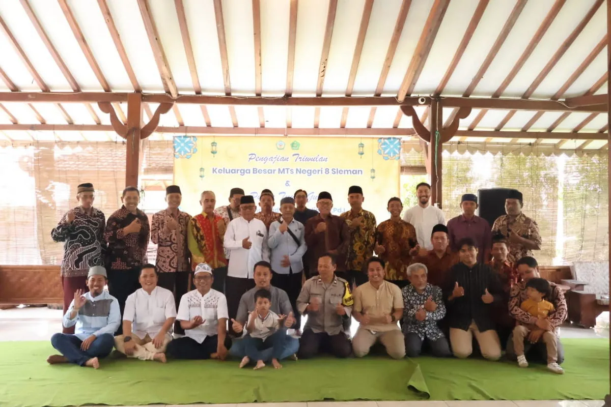 Pengajian Rutin Tri Wulan Keluarga MTsN 8 Sleman Digelar Penuh Haru