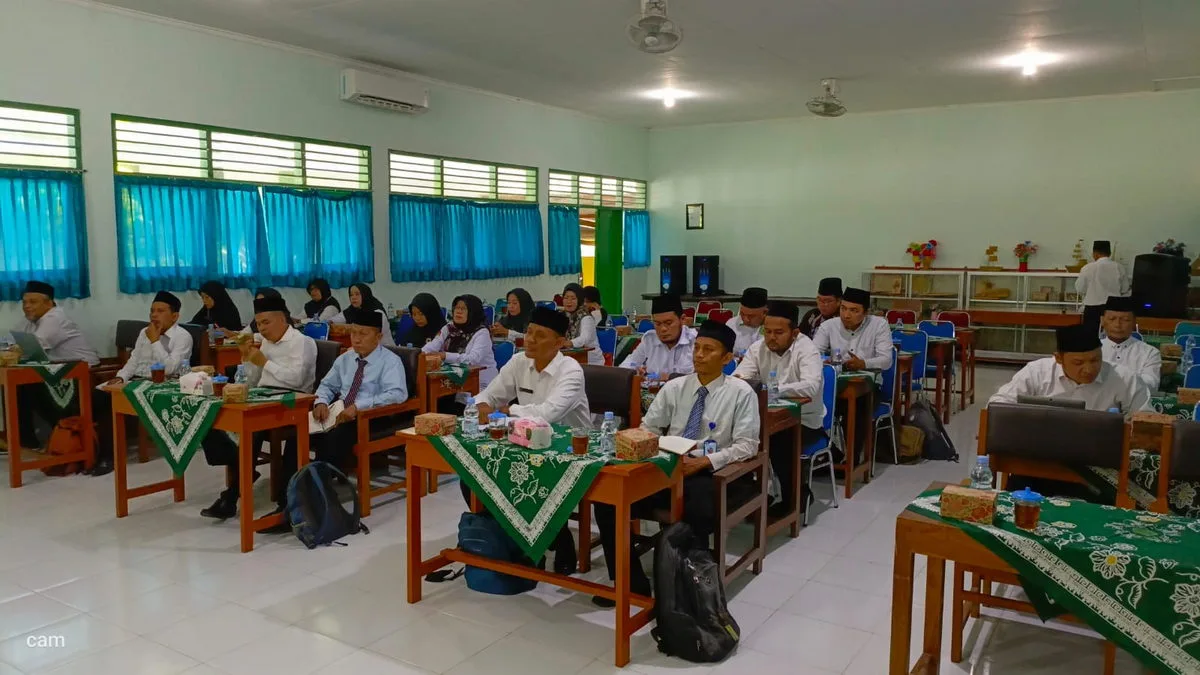 Penuhi Undangan, Kepala MTsN 2 Sleman Hadiri Pertemuan KKMTs