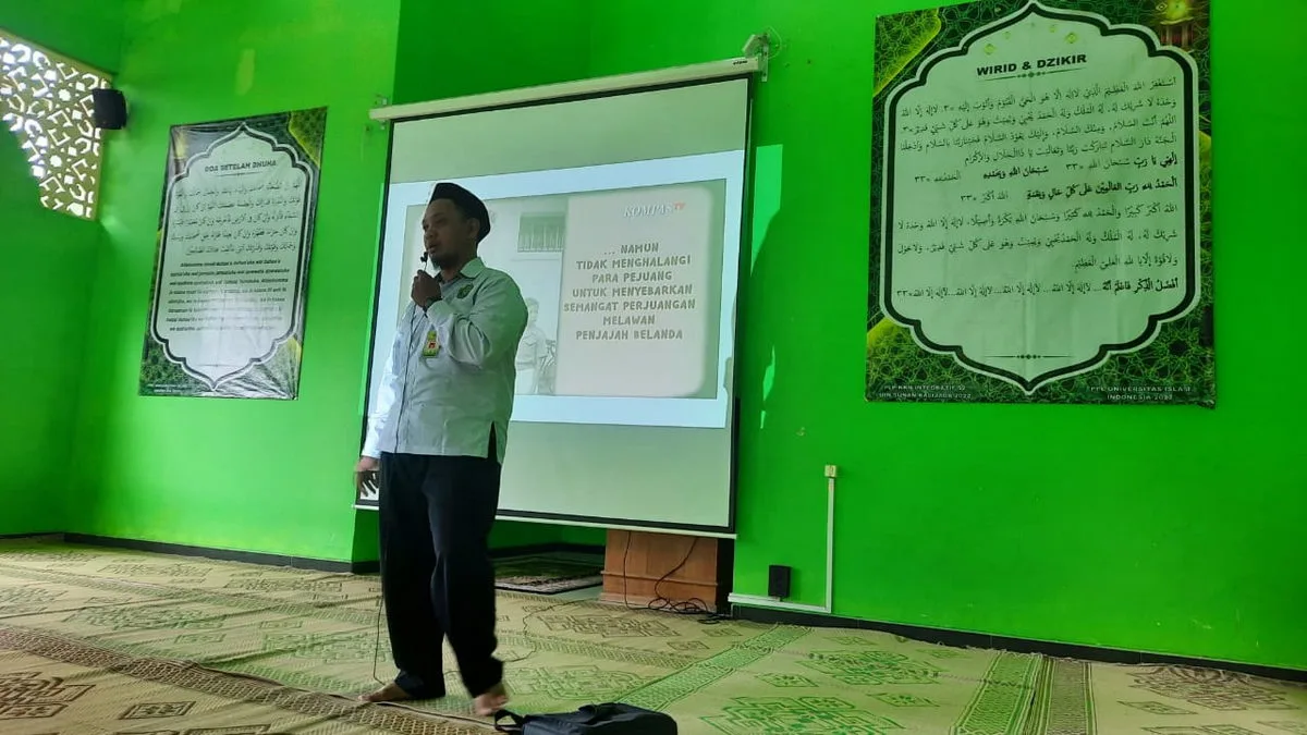 Siswa Kelas 7 dan 8 MTsN 2 Sleman Ikuti Workshop Pembuatan Poster dalam Rangka P5RA