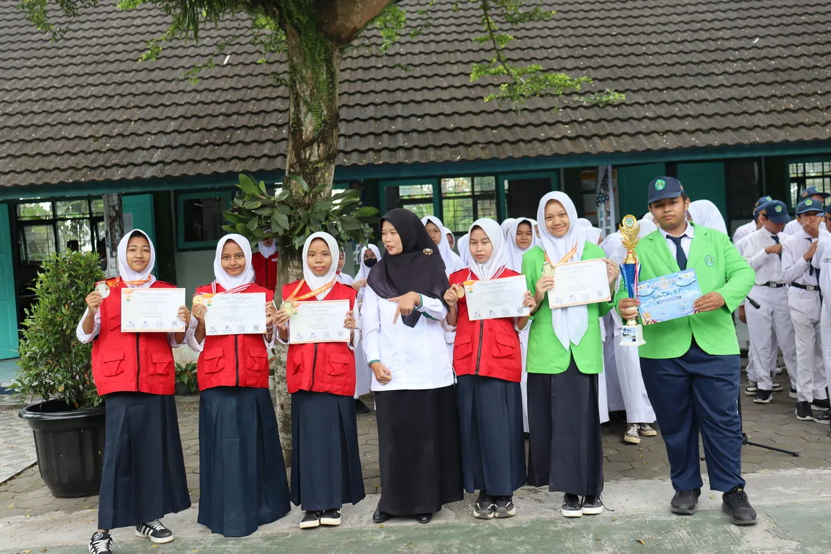 Harumkan Nama Madrasah, Lima Peserta Didik MTsN 7 Sleman Raih Medali dalam Olimpiade Sains Nasional