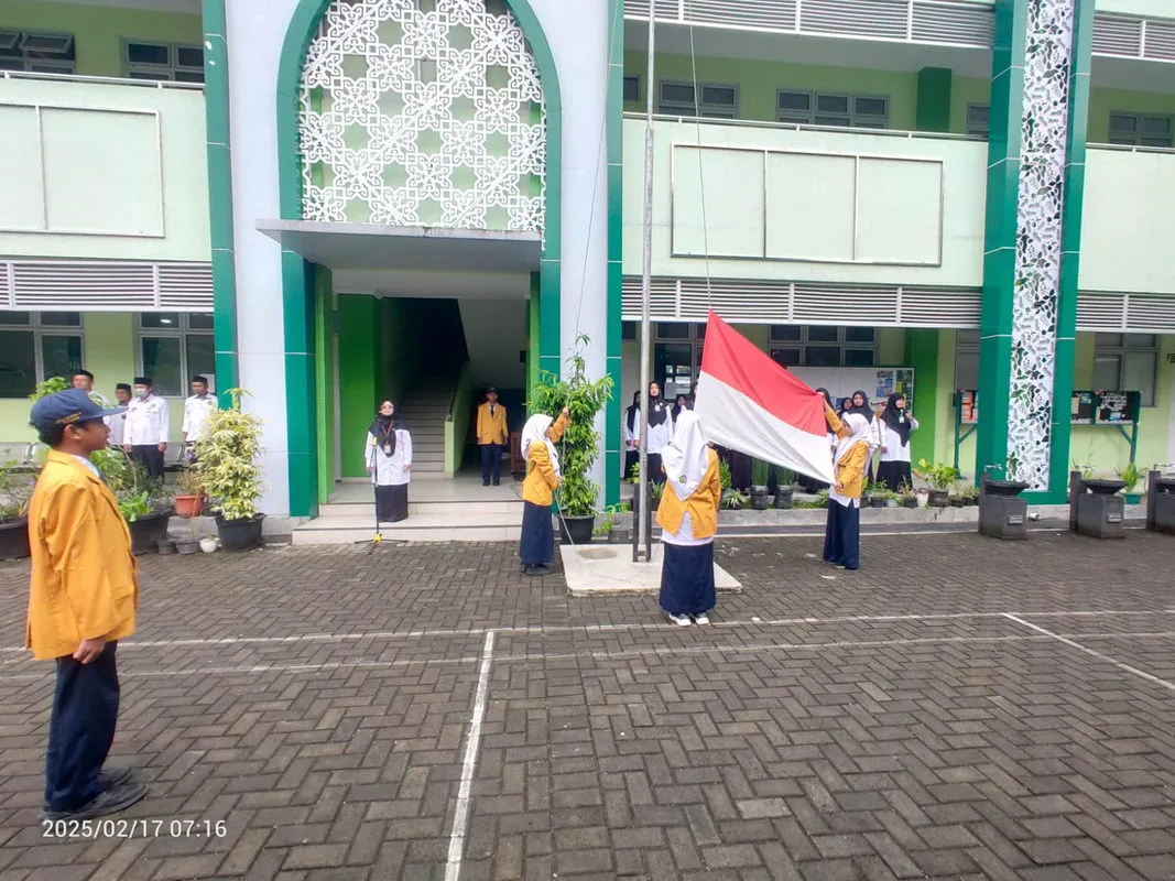 Upacara Bendera di MTsN 9 Sleman Berlangsung Khidmat, Pembina Upacara Berikan Pesan Mendalam