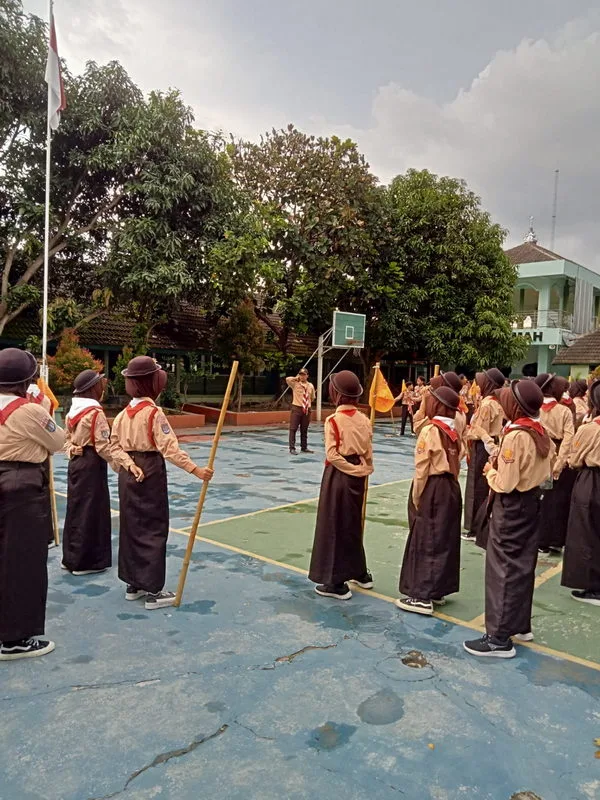 MTsN 8 Sleman Gelar Upacara Pembukaan Latihan Pramuka, Siapkan Perkemahan Juni 2025
