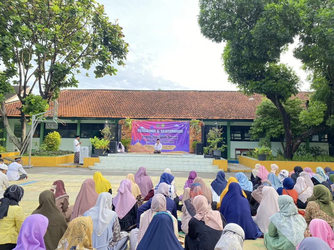 Pengajian Wali Siswa MTs Negeri 3 Sleman Tekankan Cara Mendidik Anak