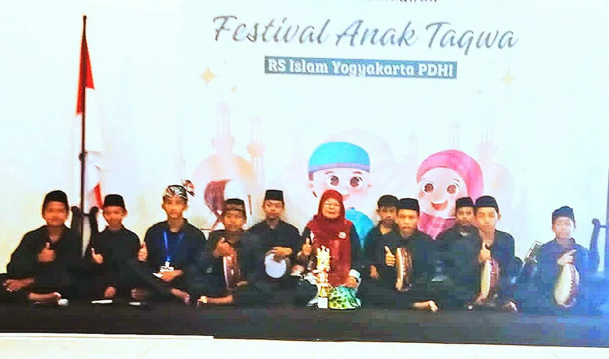 Tim Hadroh MTsN 8 Sleman Raih Juara 1 dalam Festival Anak Taqwa RSIY PDHI