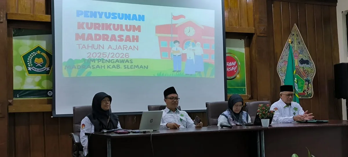 Kepala dan Waka Kurikulum MTsN 8 Sleman Hadiri Kegiatan Penyusunan Kurikulum