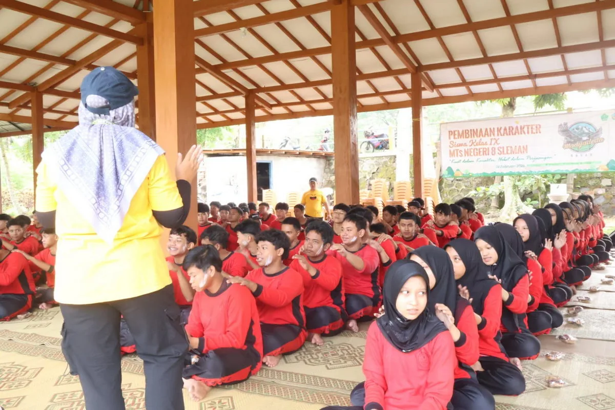 Pembinaan Karakter Siswa Kelas 9 MTsN 8 Sleman di Karang Asri