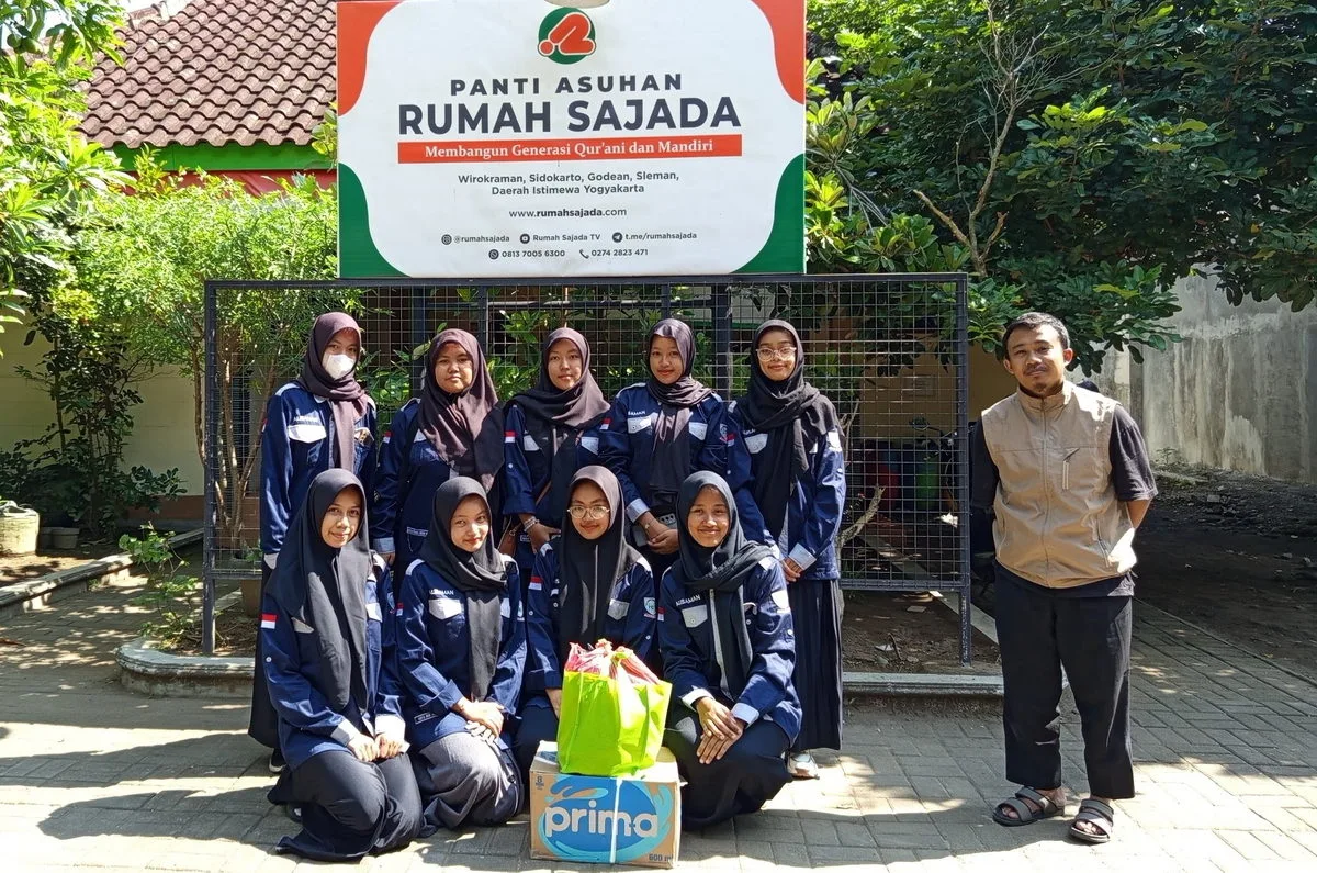PIK-R MAN 1 Sleman Gelar Bakti Sosial di Panti Asuhan Rumah Sajada Godean