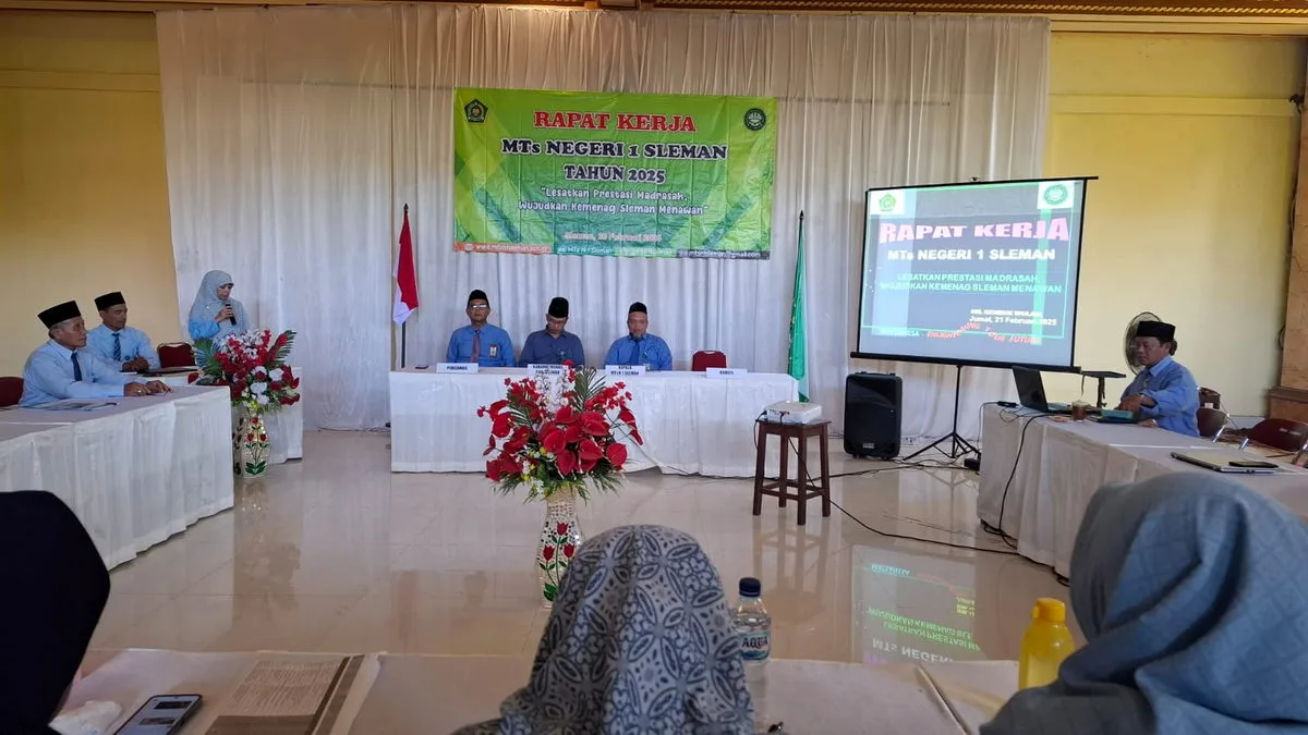 Rapat Kerja MTsN 1 Sleman: Menyatukan Visi dan Misi untuk Kemajuan Madrasah