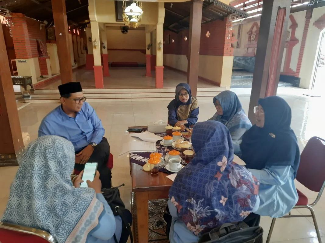 Sidang Komisi Raker MTsN 1 Sleman Bahas Program Kerja Madrasah