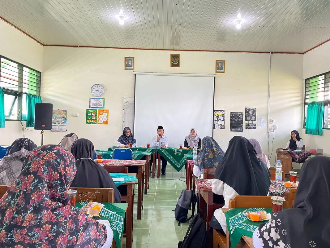 Guru MTsN 9 Sleman Hadiri Pertemuan MGMP Bahasa Indonesia di MTsN 3 Sleman