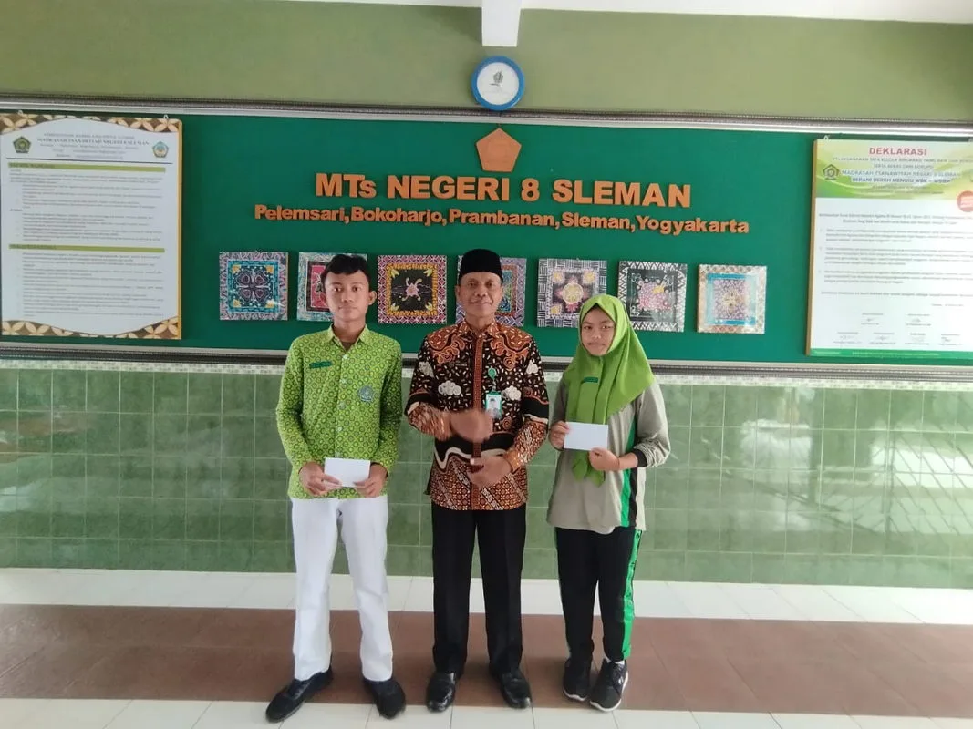 Tiga Siswa MTsN 8 Sleman Terima Bantuan dari Koperasi KIPAS Kemenag Sleman