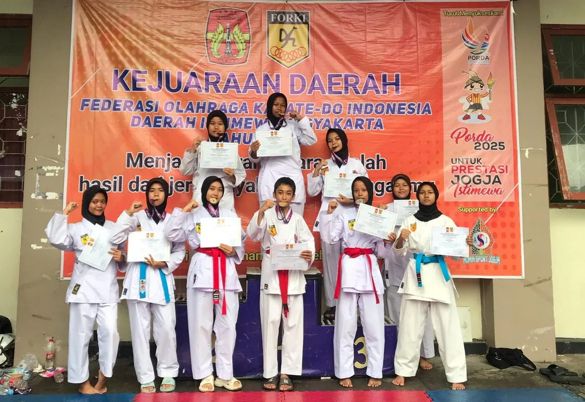 MTsN 1 Sleman Borong Prestasi di Kejurda FORKI DIY 2025