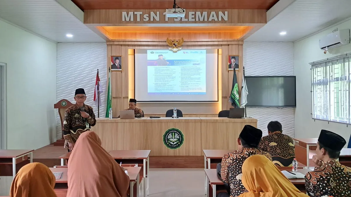 MTsN 1 Sleman Perkuat Moderasi Beragama Melalui Pembinaan Bersama Kasi Dikmad Kemenag Sleman