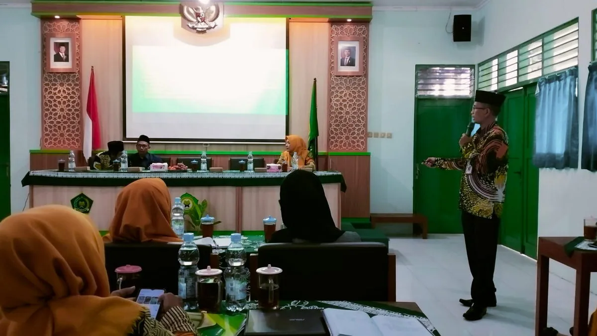 Kepala Kantor Kementerian Agama Sleman Berikan Pembinaan dalam Rapat Kerja Tahunan MTs Negeri 9 Sleman