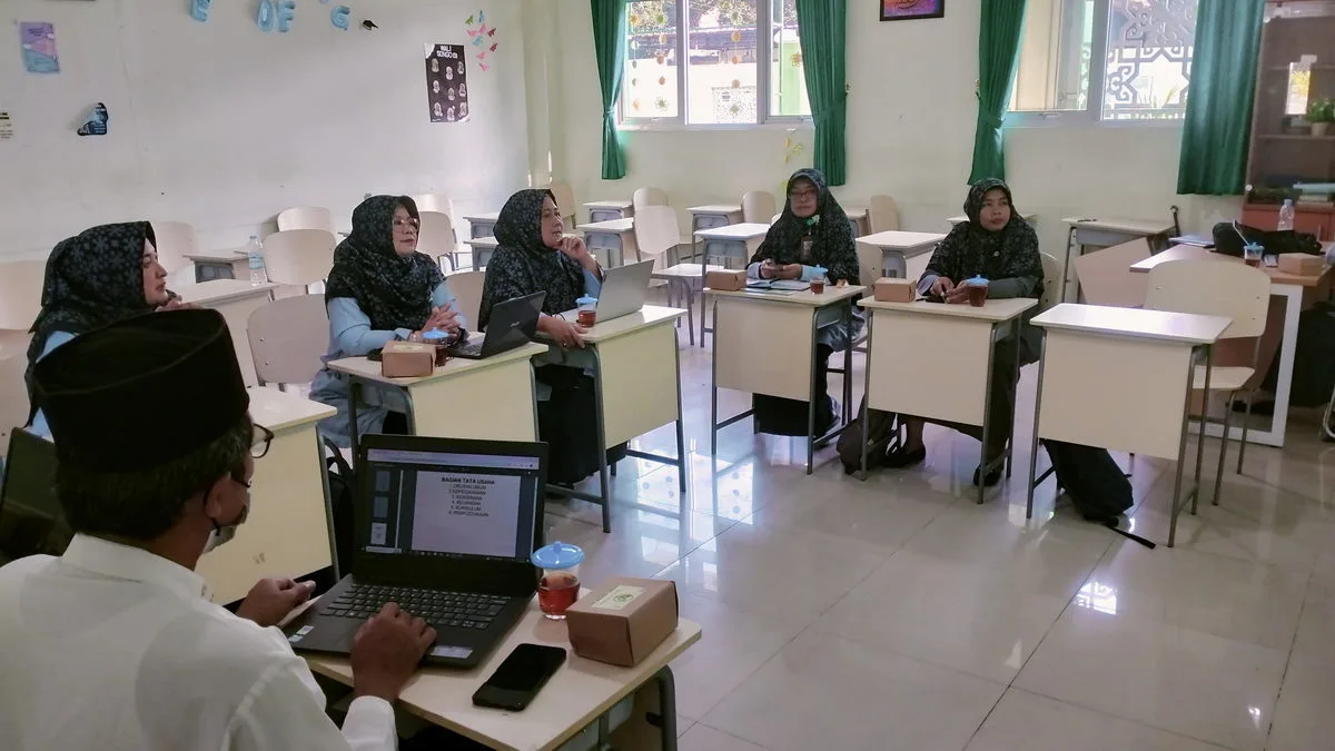 Satukan Langkah, Komisi 14 Bidang Boarding Hasilkan 9 Program pada Raker MTsN 9 Sleman Tahun 2025