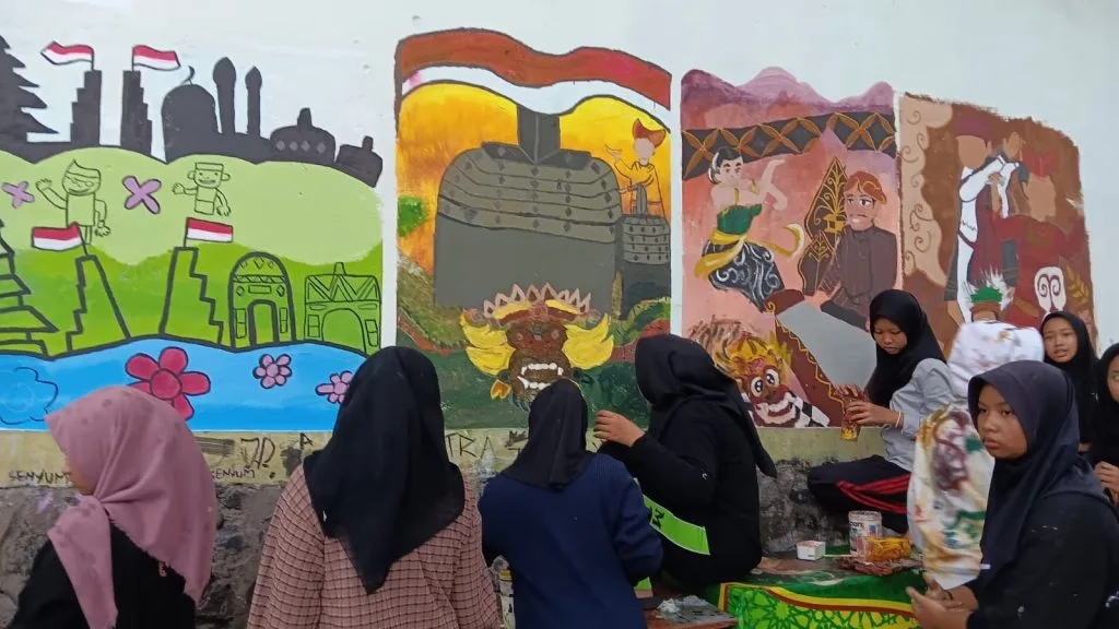 Kegiatan Mural P5RA Kelas VIII MTsN 9 Sleman: Ekspresi Seni dalam Keragaman Budaya