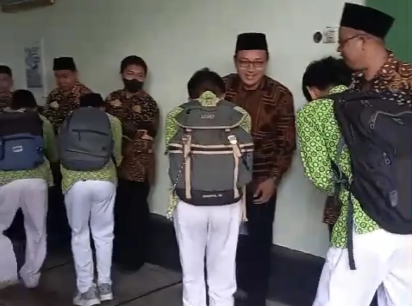 Jelang Ramadan1446 H, Segenap Keluarga besar MTsN 3 Sleman Lakukan Salam-salaman
