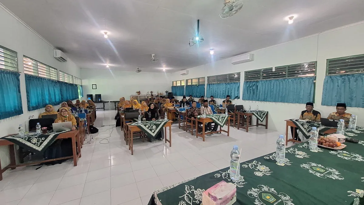 MC Raker MTsN 9 Sleman Tingkatkan Energi dan Semangat Peserta