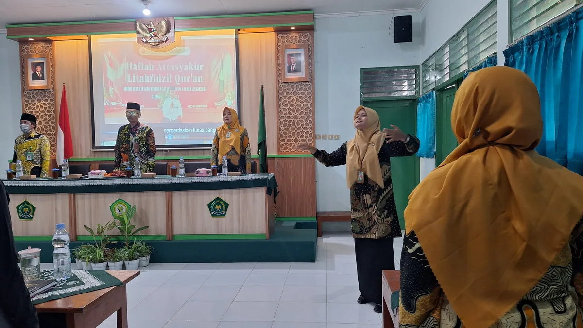 Peserta Raker MTsN 9 Sleman Menyanyikan Indonesia Raya dan Mars Madrasah dengan Penuh Semangat