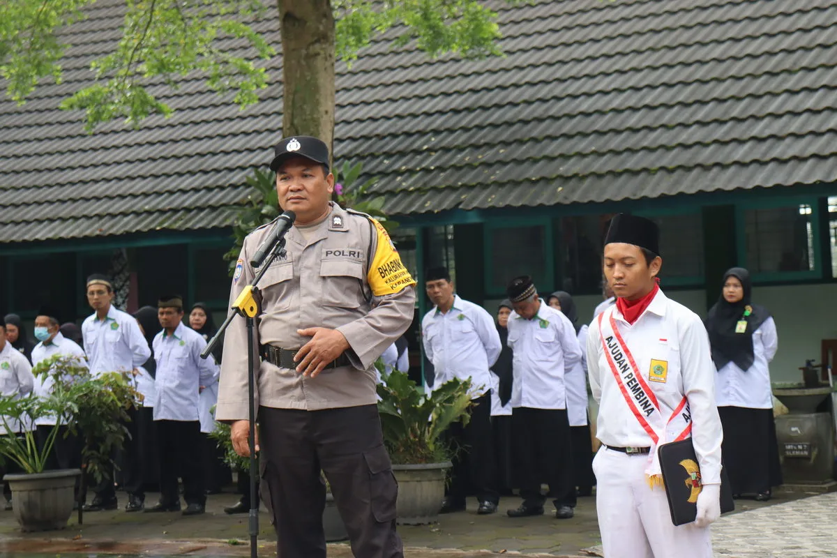 Cegah Kriminalitas Kalangan Pelajar, MTsN 7 Sleman Hadirkan Bhabinkamtibmas Kalurahan Purwobinangun