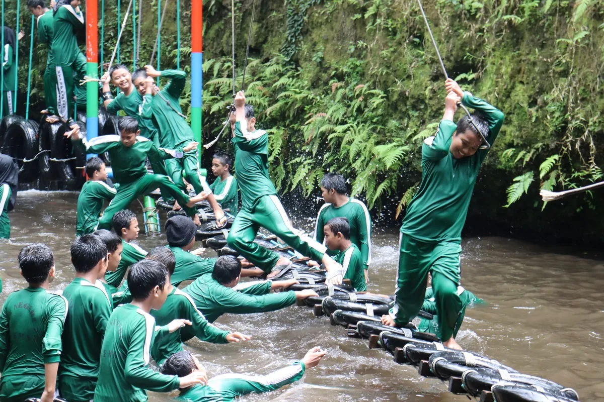 Wujudkan Semangat Kolaborasi Antar Peserta Didik, MTsN 7 Sleman Selenggarakan Out Bond