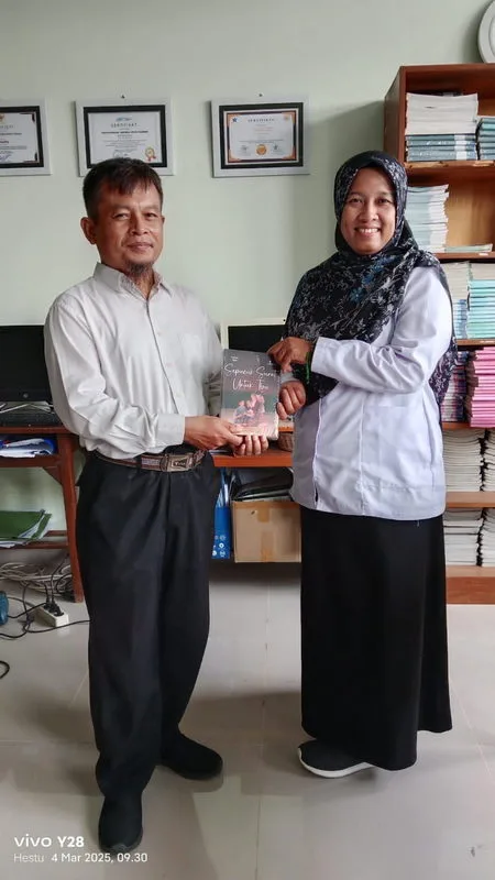 Dukung Program Literasi, Pegawai MTsN 9 Sleman Hibahkan Buku ke Perpustakaan