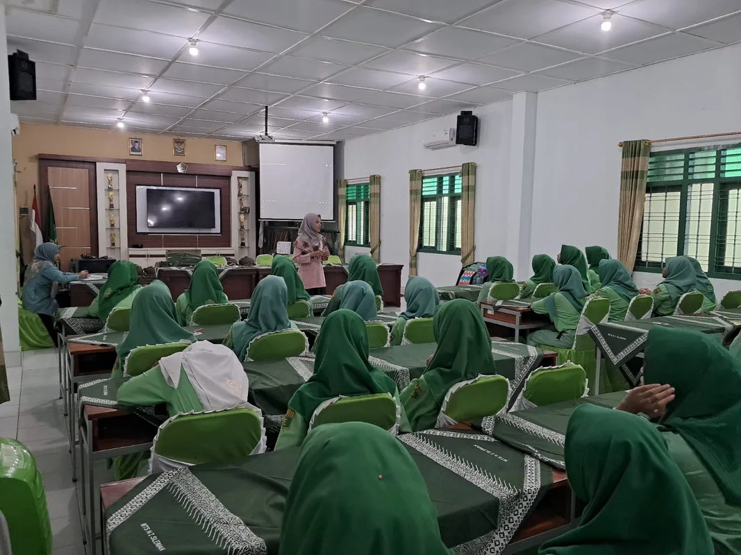 Kegiatan Keputrian MTsN 2 Sleman Bahas Dua Sisi Media Sosial