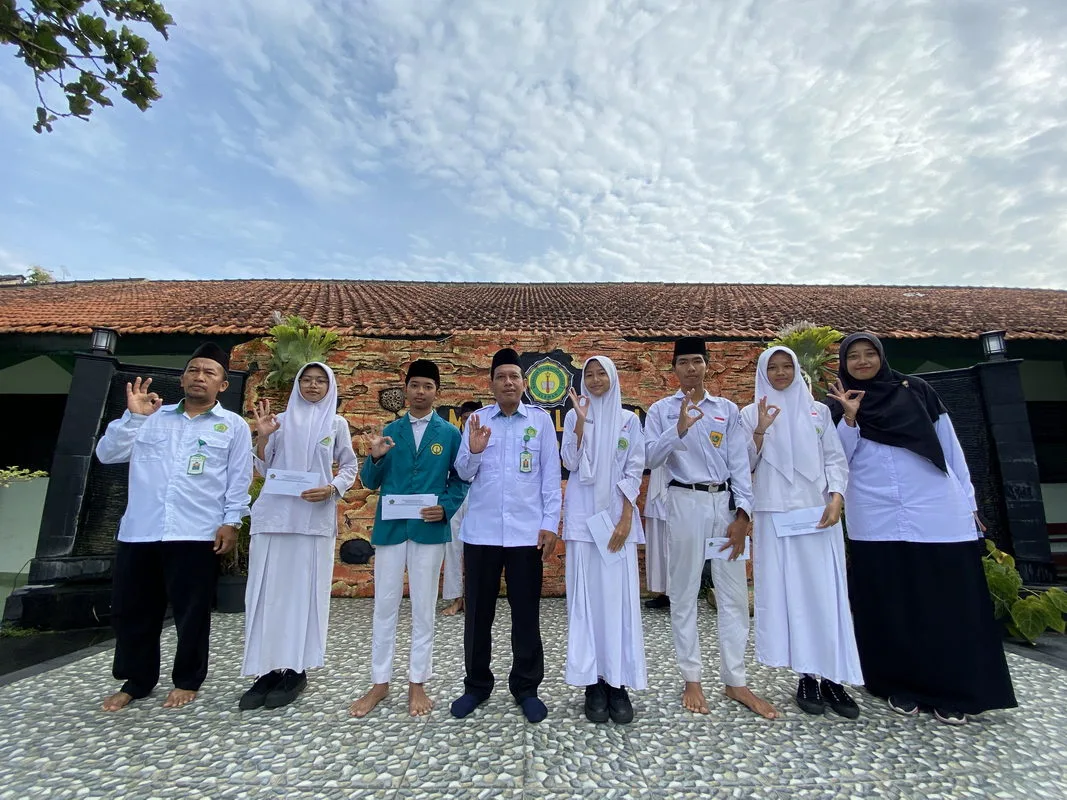 Kepala MTs N 3 Sleman Berikan Reward Lima Besar PPAD II