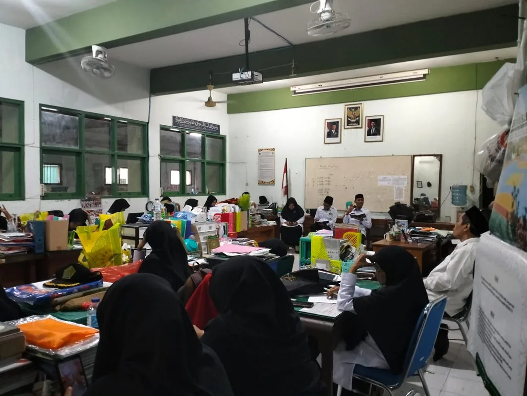 Optimalisasi Kegiatan Madrasah Bulan Ramadan, MTsN 8 Sleman Gelar Rapat Guru dan Pegawai