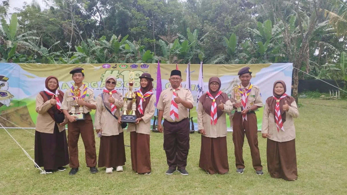 Penyerahan Piala Giat Prestasi Warnai Penutupan MSC #19 MAN 3 Sleman
