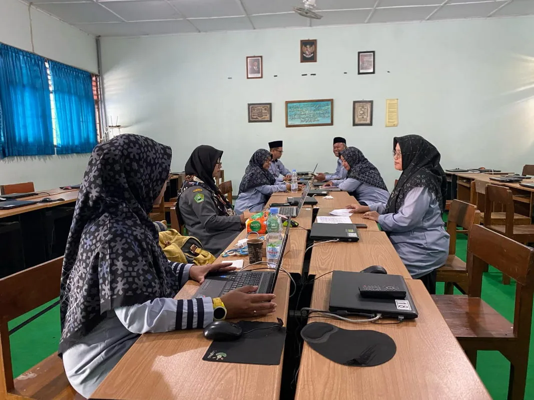 Raker Hari Kedua, Tim Kantin Sehat Fokus pada Pengembangan Menu Kantin MTsN 9 Sleman