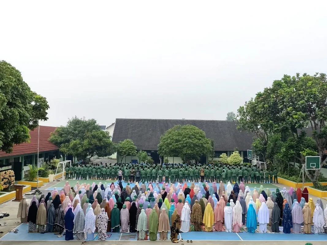 Semarakkan Ramadan, MTsN 3 Sleman Gelar Salat Duha Berjamaah di Halaman Madrasah