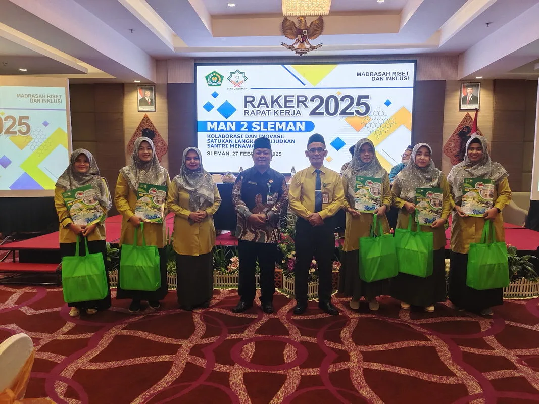 MAN 2 Sleman Berikan Apresiasi Guru dan Pegawai Berprestasi